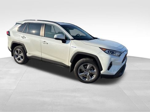 Used 2021 Toyota RAV4 XLE Premium image 7