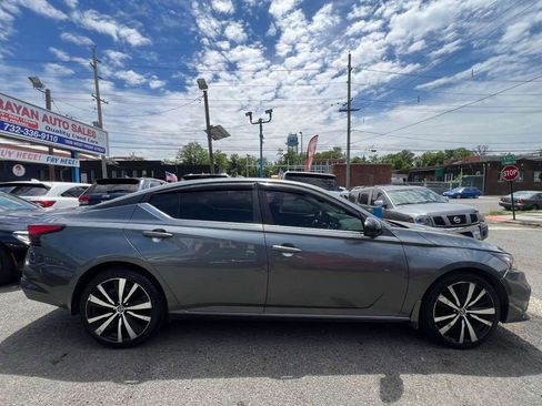Used 2019 Nissan Altima 2.5 SR w/ SR Premium Package AWD/4WD image 12