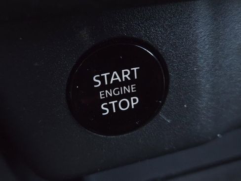 Used 2025 Nissan Rogue S image 27