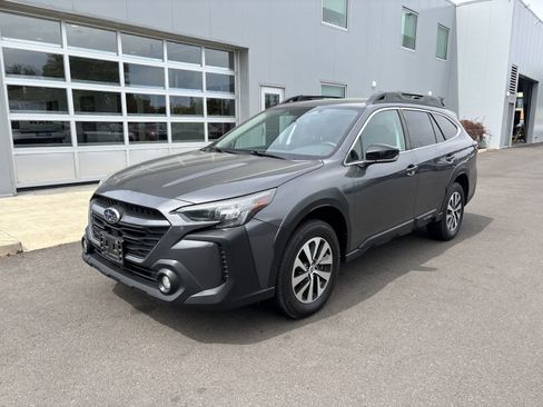 Used 2023 Subaru Outback Premium AWD/4WD image 1