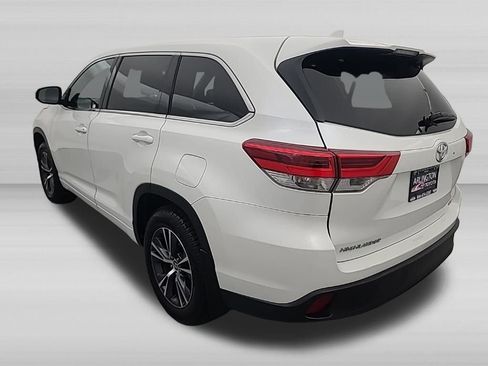 Used 2017 Toyota Highlander Plus AWD/4WD image 6