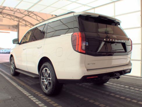 Used 2025 Ford Expedition Active AWD/4WD image 3