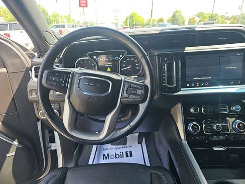Used 2021 GMC Yukon XL Denali w/ Denali Premium Package AWD/4WD image 18
