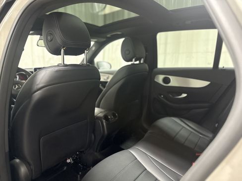 Used 2019 Mercedes-Benz GLC 300 4MATIC image 23