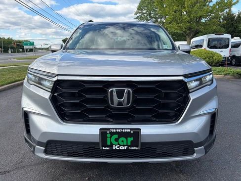 Used 2023 Honda Pilot Touring image 3