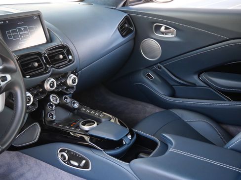Used 2020 Aston Martin V8 Vantage Coupe RWD image 10
