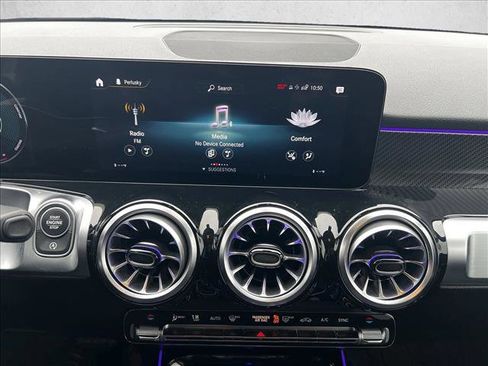 Used 2023 Mercedes-Benz GLB 250 image 13