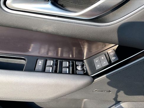 Used 2026 Land Rover Range Rover Velar Dynamic SE image 33
