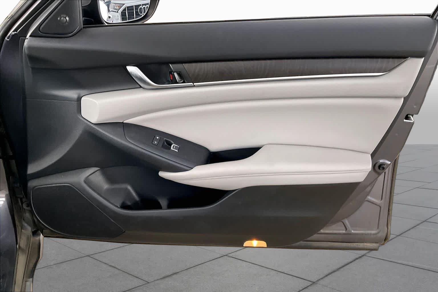 Used 2018 Honda Accord Touring image 22