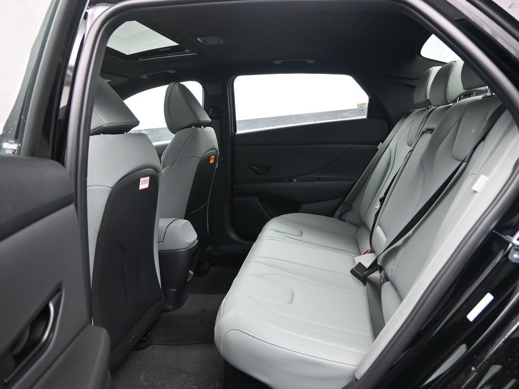 Used 2026 Hyundai Elantra Limited w/ Cargo Package FWD image 30