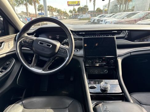 Used 2022 Jeep Grand Cherokee L Limited w/ Black Appearance Package image 13