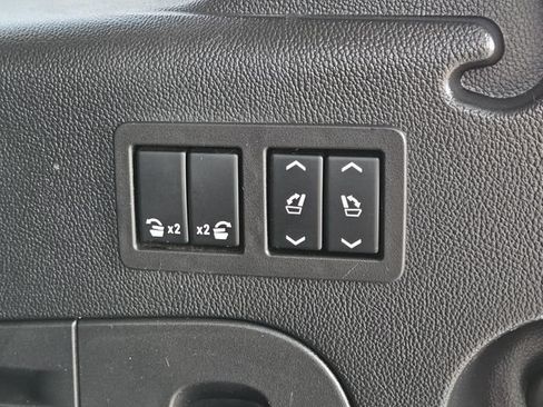 Used 2019 GMC Yukon XL SLT w/ Premium Edition RWD image 10