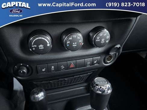 Used 2018 Jeep Wrangler Rubicon w/ Power Convenience Group image 27