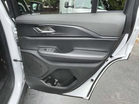 New 2025 Jeep Grand Cherokee Laredo w/ Luxury Tech Group I image 20