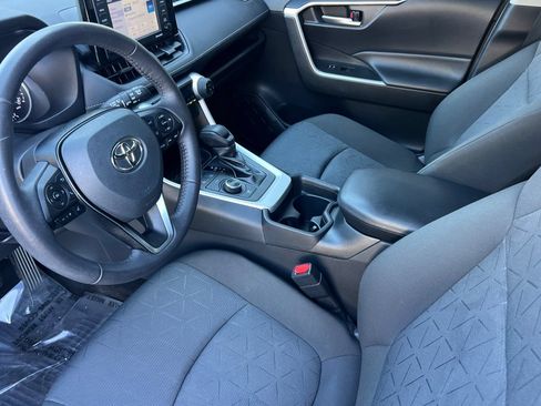 Used 2021 Toyota RAV4 XLE w/ XLE Grade Weather Package AWD/4WD image 11