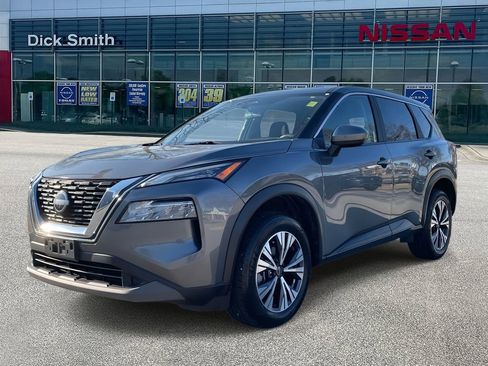 Used 2023 Nissan Rogue SV image 3