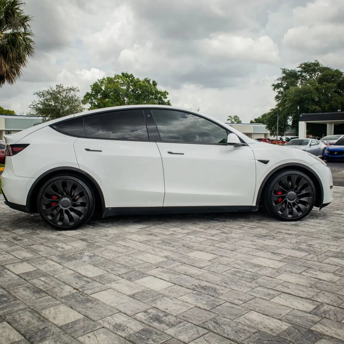 Used 2022 Tesla Model Y Performance AWD/4WD image 9