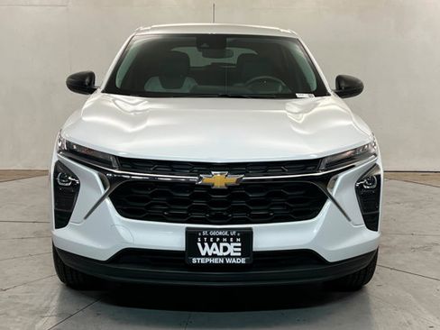 Used 2024 Chevrolet Trax LS FWD image 8