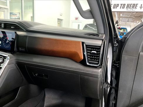 Used 2024 GMC Sierra 3500 Denali AWD/4WD image 13