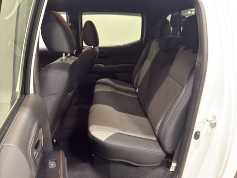 Used 2021 Toyota Tacoma TRD Off-Road image 29