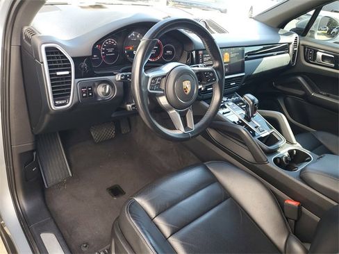 Used 2021 Porsche Cayenne image 4