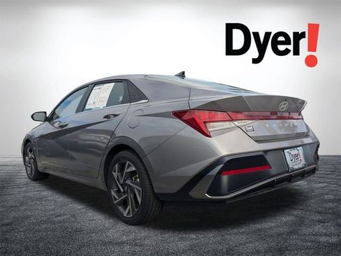 Used 2025 Hyundai Elantra SEL image 5