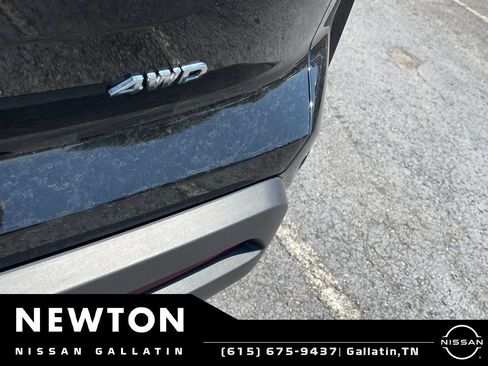 Used 2025 Nissan Pathfinder SV w/ SV Premium Package AWD/4WD image 6