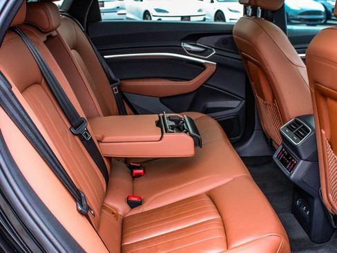 Used 2022 Audi e-tron Premium w/ Convenience Plus Package image 39