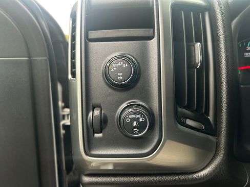 Used 2018 Chevrolet Silverado 1500 LT w/ All Star Edition AWD/4WD image 28