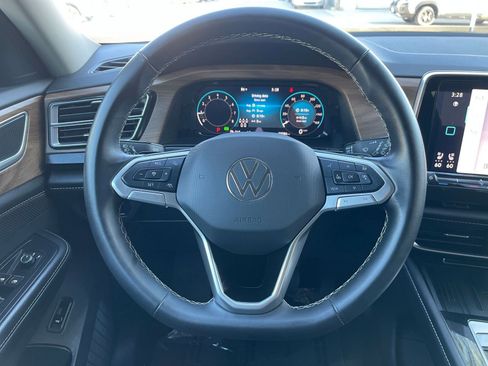 Used 2025 Volkswagen Atlas SE image 28