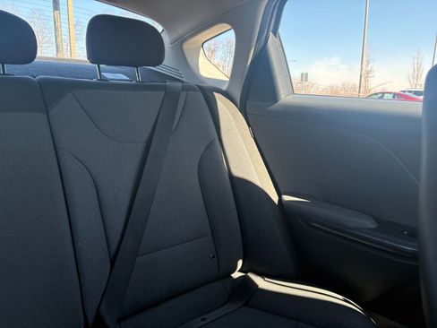 Used 2025 Kia K4 LXS image 32