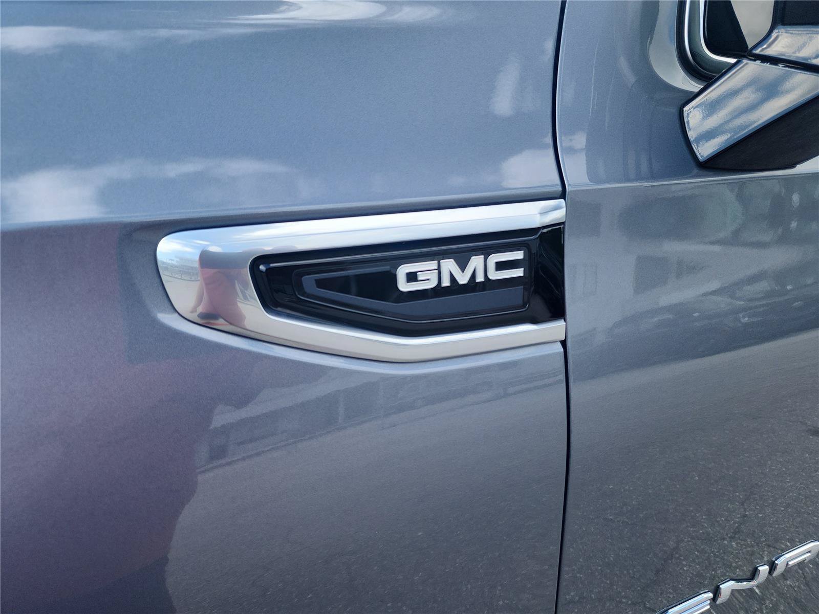 Used 2022 GMC Yukon XL Denali RWD image 11
