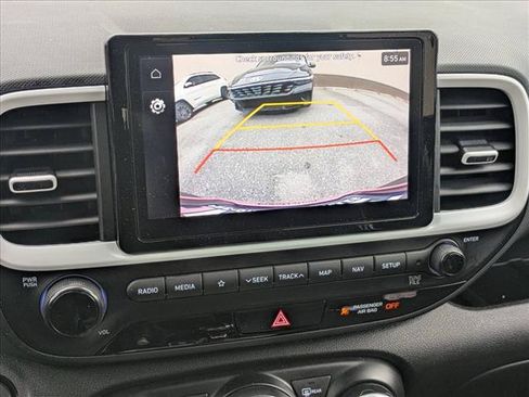Used 2022 Hyundai Venue Limited FWD image 12