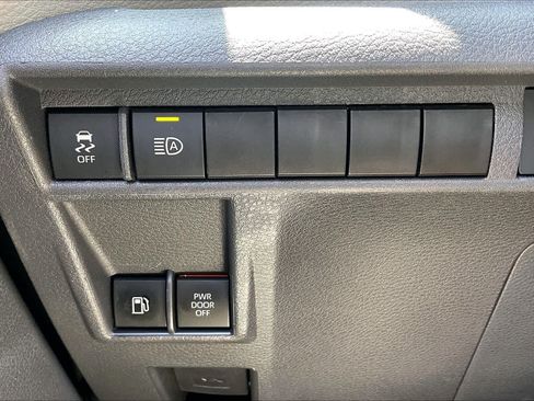 Used 2024 Toyota Sienna XLE FWD image 34