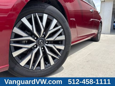 Used 2023 Nissan Altima 2.5 SV FWD image 4