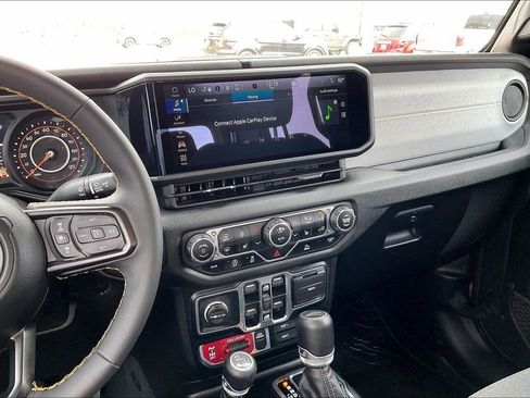 Used 2024 Jeep Gladiator Sport image 9