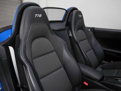 Used 2022 Porsche 718 Boxster RWD image 29