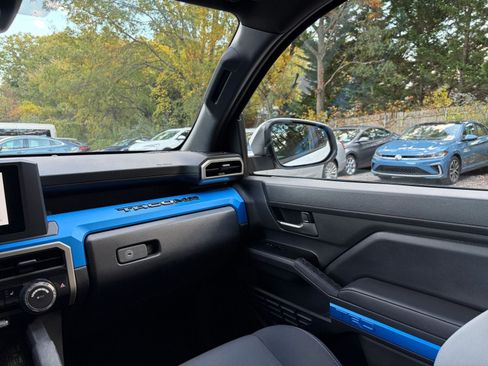 Used 2025 Toyota Tacoma TRD Off-Road image 33