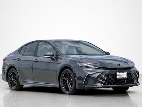 Used 2025 Toyota Camry SE FWD image 7