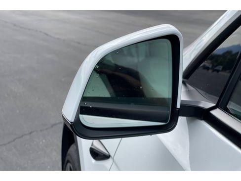 Used 2025 Tesla Model Y Long Range AWD/4WD image 12