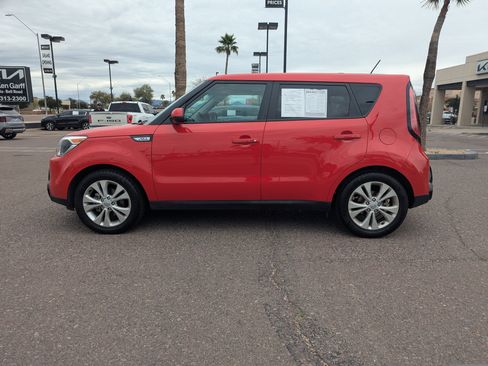 Used 2016 Kia Soul + image 5