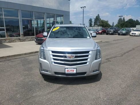 Used 2019 Cadillac Escalade ESV Luxury AWD/4WD image 3