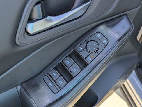 Used 2025 Nissan Rogue SV FWD image 6