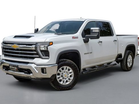 Used 2025 Chevrolet Silverado 2500 LTZ w/ LTZ Convenience Package AWD/4WD image 4