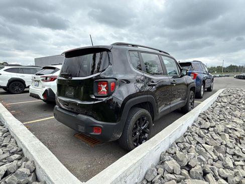 Used 2023 Jeep Renegade Altitude w/ Convenience Group I AWD/4WD image 4