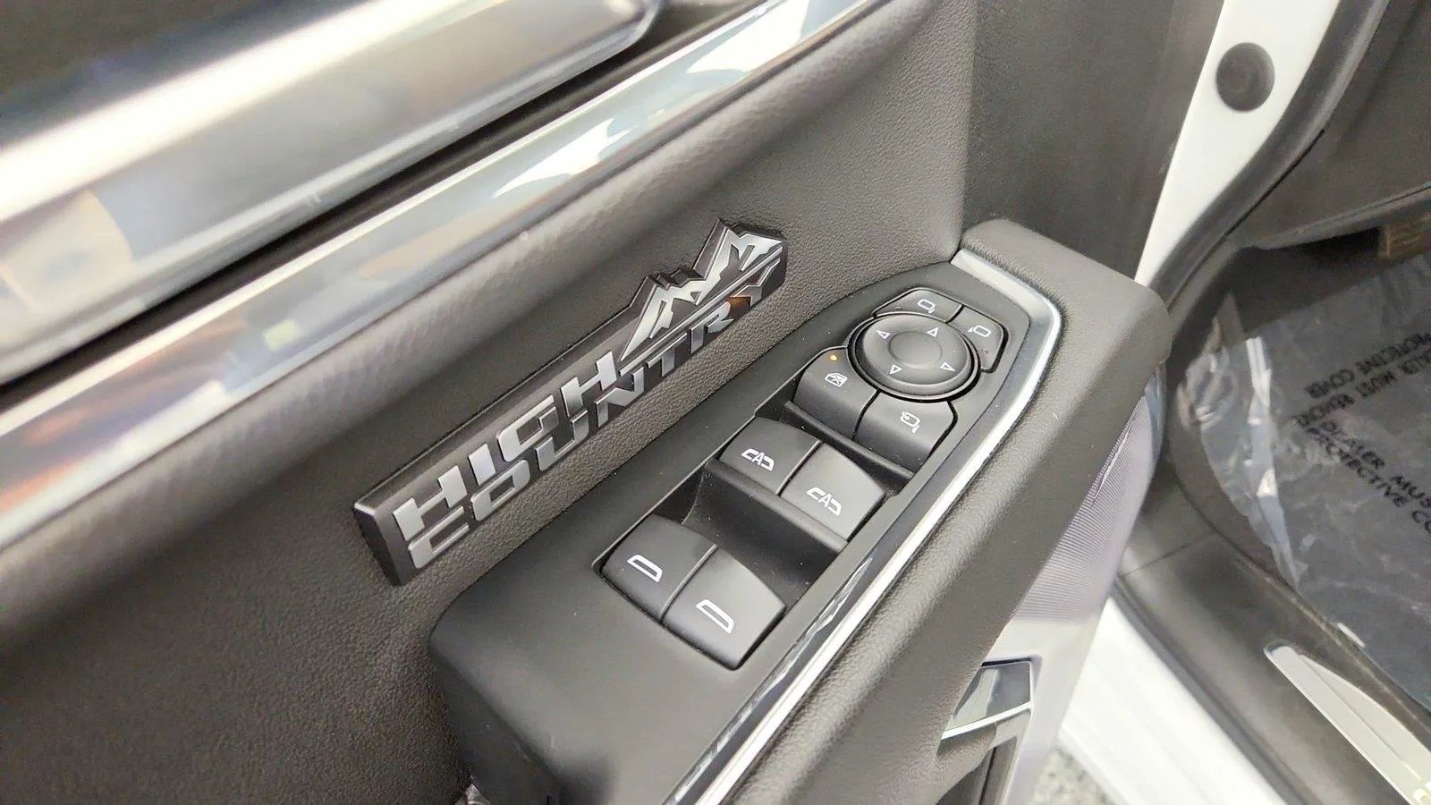 Used 2023 Chevrolet Silverado 1500 High Country w/ High Country Premium Package AWD/4WD image 26