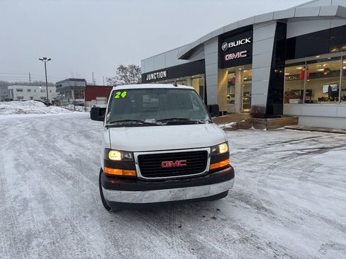 Used 2024 GMC Savana 2500 w/ Driver Convenience Package image 2