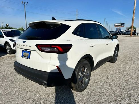 New 2026 Ford Escape ST-Line w/ Cold Weather Package FWD image 3