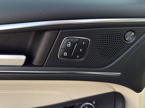 Used 2021 Ford Edge Titanium image 13