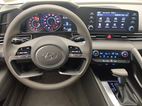 Used 2022 Hyundai Elantra SEL FWD image 22